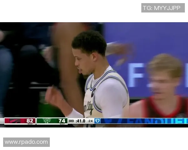 2001年NBA季后赛猛龙与雄鹿的激烈对决回顾与分析