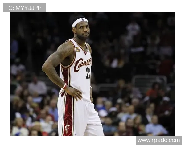 詹姆斯在火箭队面前展现平框实力引发球迷热议与期待 詹姆斯在火箭队面前展现平框实力引发球迷热议与期待