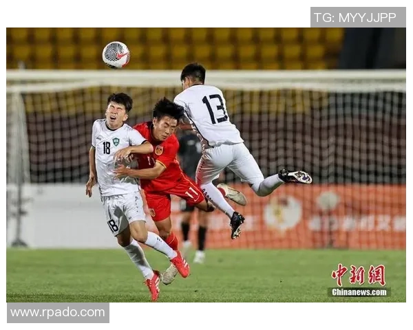 中国足球迎战乌兹别克斯坦力争胜利展现实力与风采 中国足球迎战乌兹别克斯坦力争胜利展现实力与风采