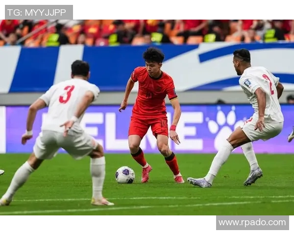 国足下半场对决菲律宾全力以赴争取胜利展现团队精神