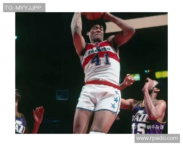 张伯伦与昂塞尔德的传奇对决：篮球历史上的巅峰对抗与影响力解析